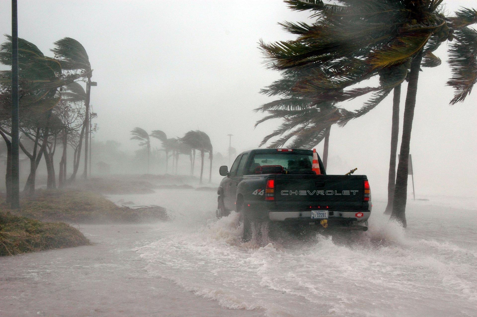 Ураганът Берил който прерасна в изключително опасна буря от категория