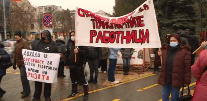 Протест на кондукторите във Варна. Снимка: Скрийншот от репортаж на БНТ.