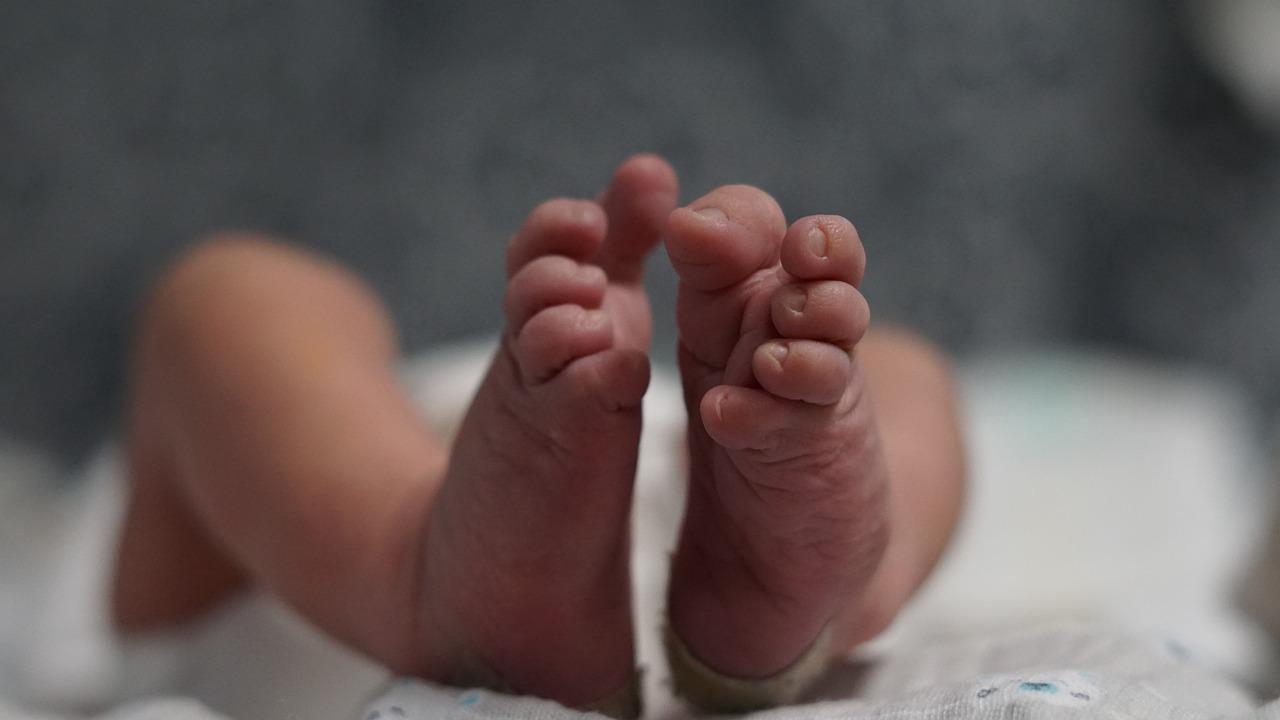Тримесечно бебе, диагностицирано с коклюш, е било прието в болница