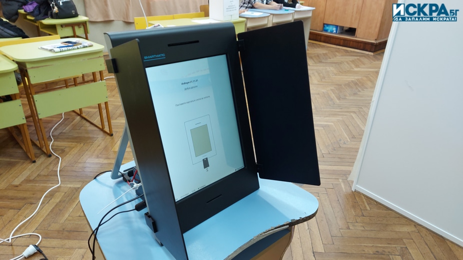 Невключена в контакта машина за гласуване забави началото на изборния