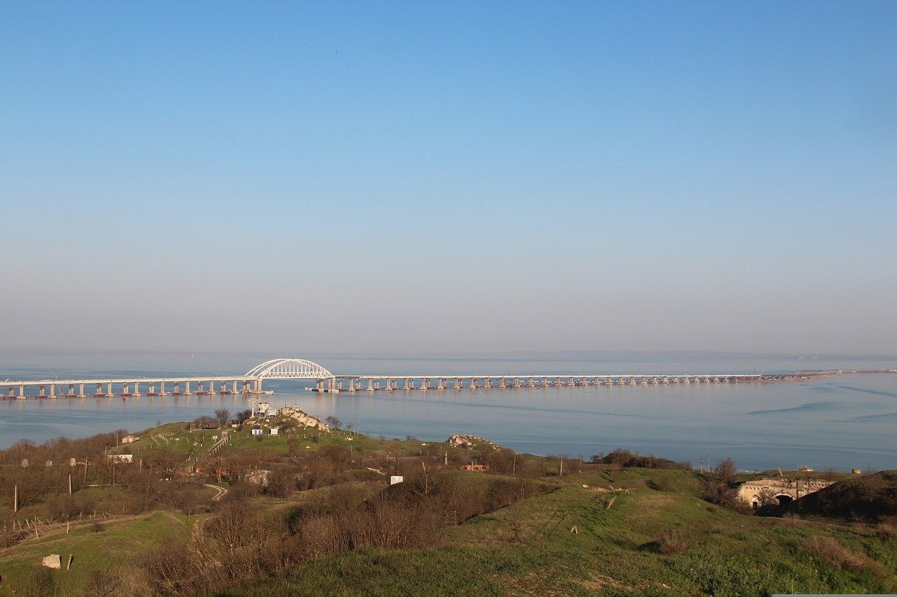 Мостът, който свързва Русия с Крим, е бил частично отворен