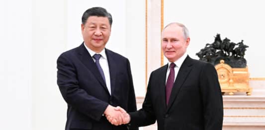 Президентите Си Дзинпин и Владимир Путин