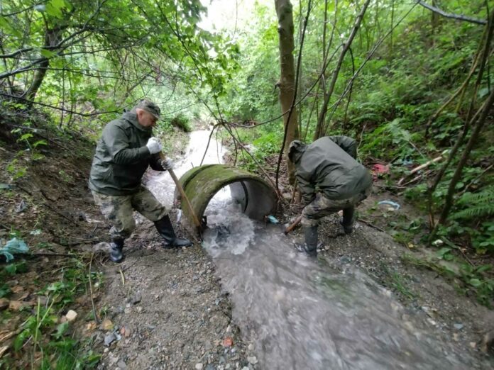 Военнослужещи от Сухопътните войски помагат на населението в Берковица