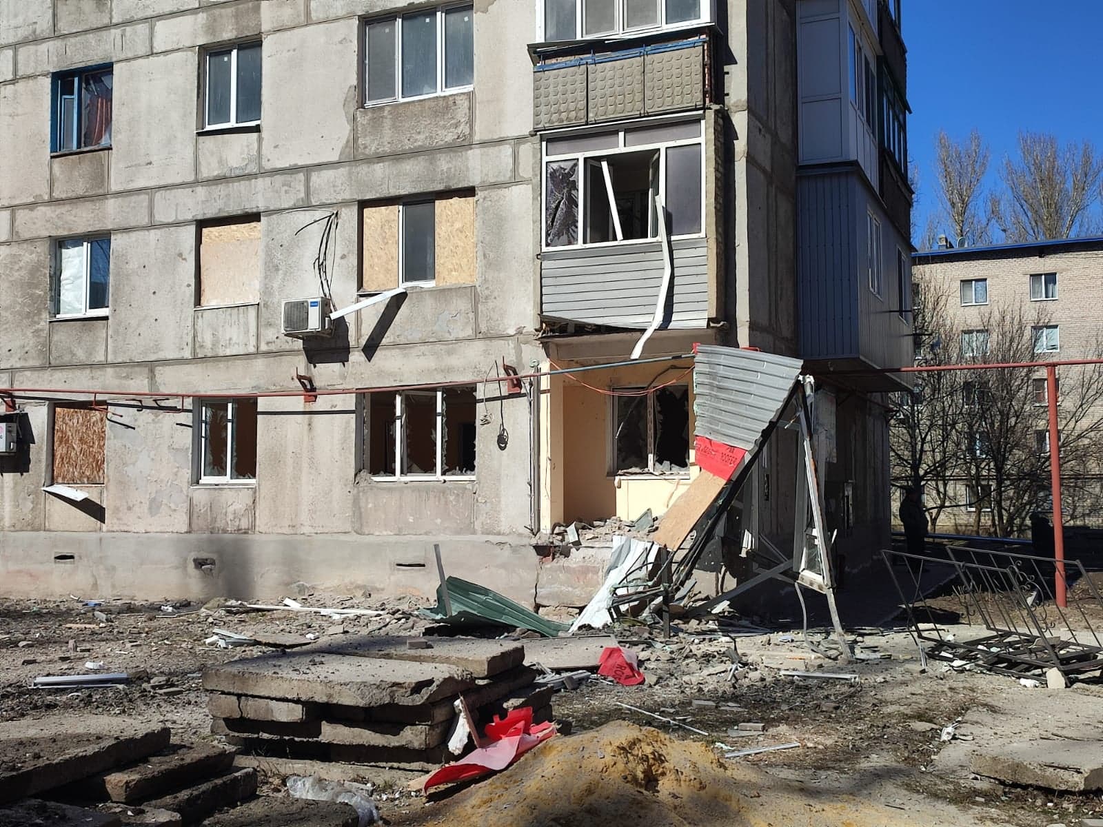 Докато руските ракети разрушават град Авдеевка, Хана отчаяно се опитва