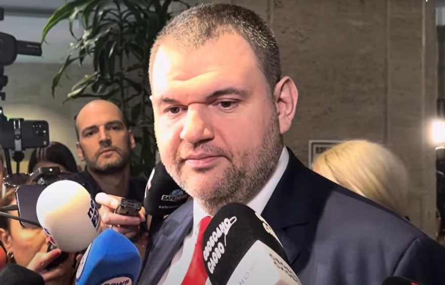 Председателят на ДПС Делян Пеевски категорично отхвърли слуховете за конфликт