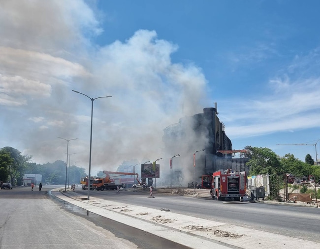Три жени са откарани в болница след пожара при Крайезерния
