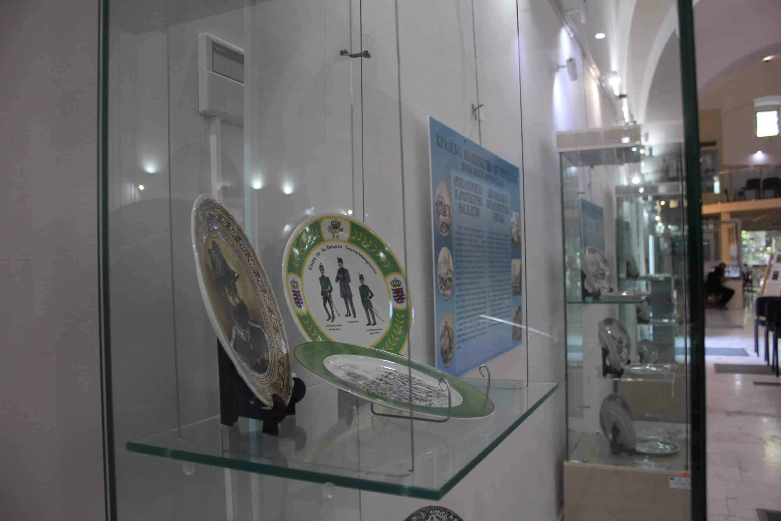 Колекционерската изложба Кралско вълшебство от порцелан гостува в град Ямбол