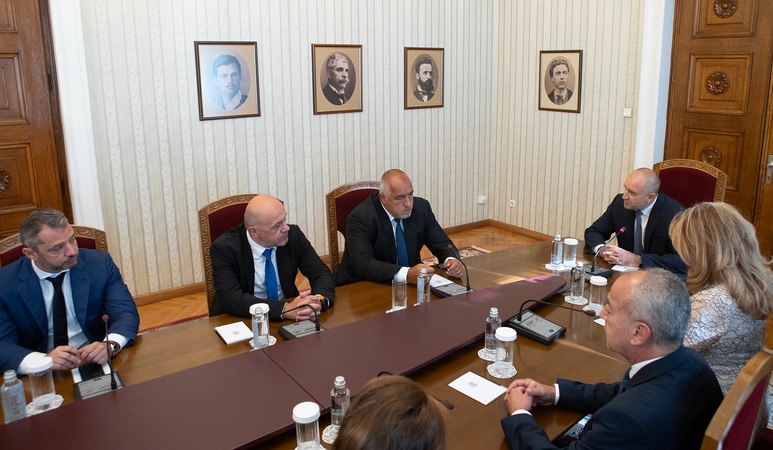 Държавният глава Румен Радев проведе консултации с парламентарната група на