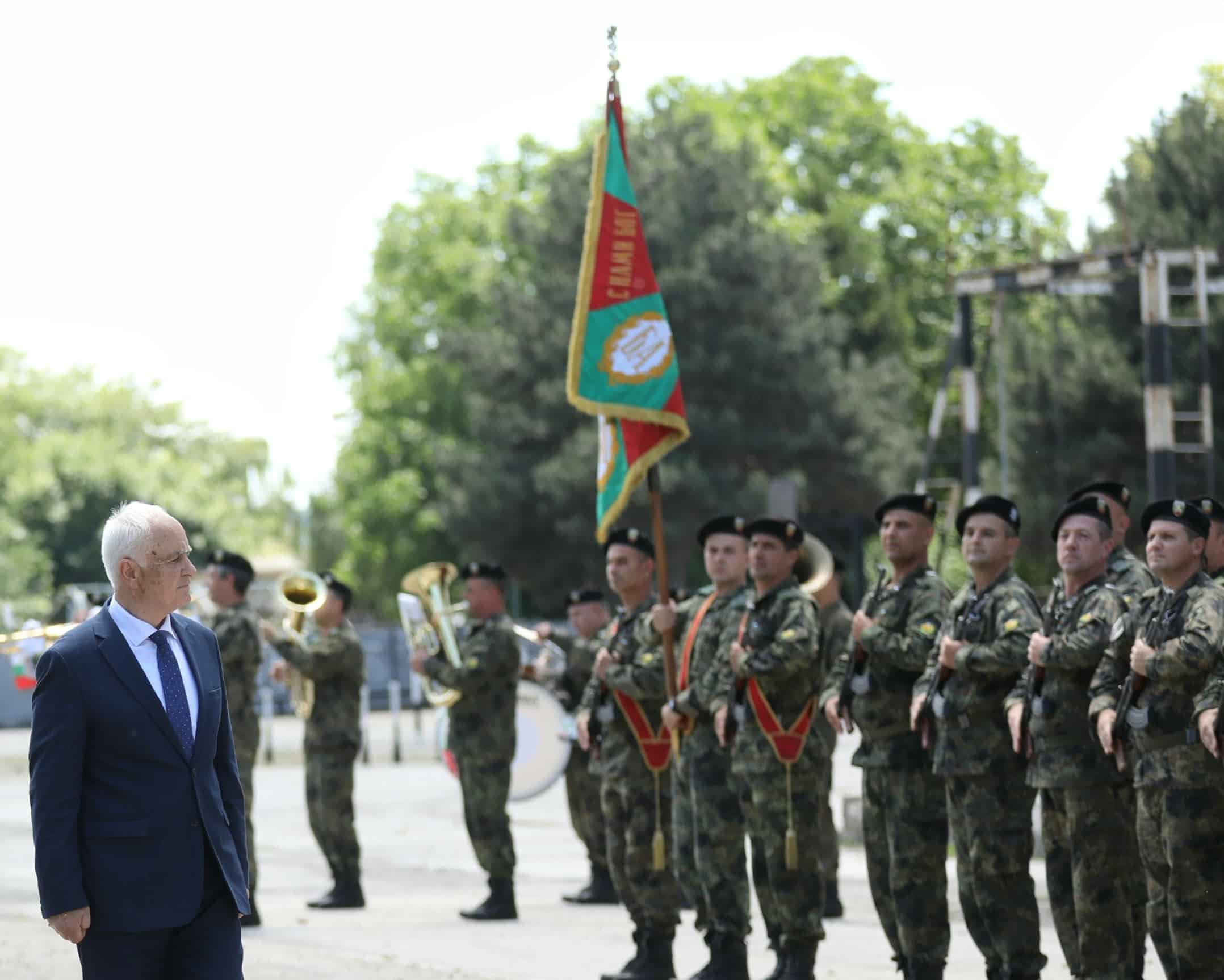 Днес военният министър Атанас Запрянов посети 55-и инженерен полк-Белене. На