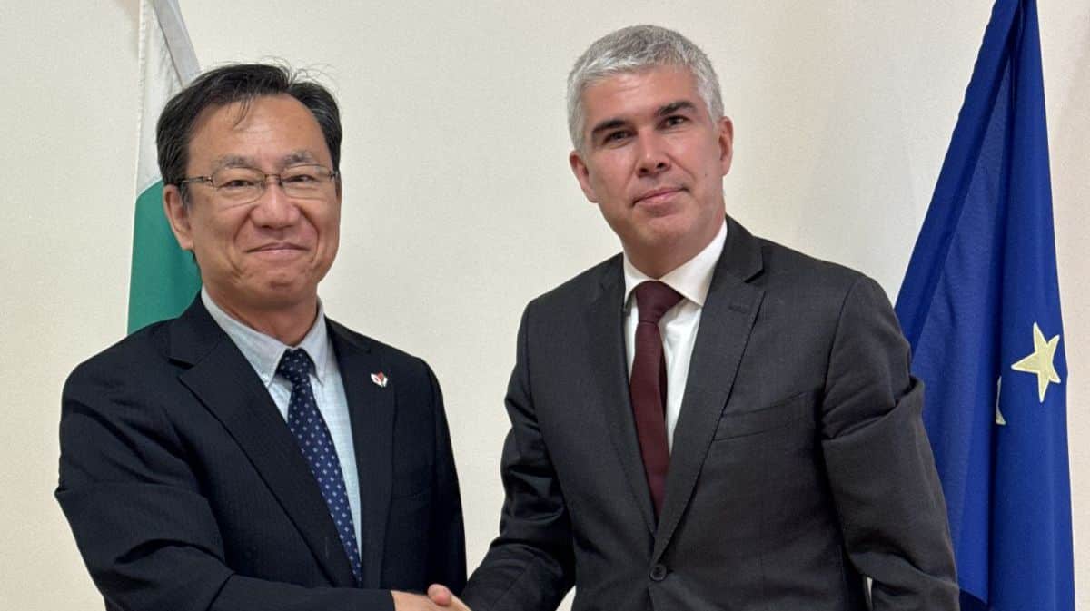 Енергийният министър Владимир Малинов и посланикът на Япония у нас