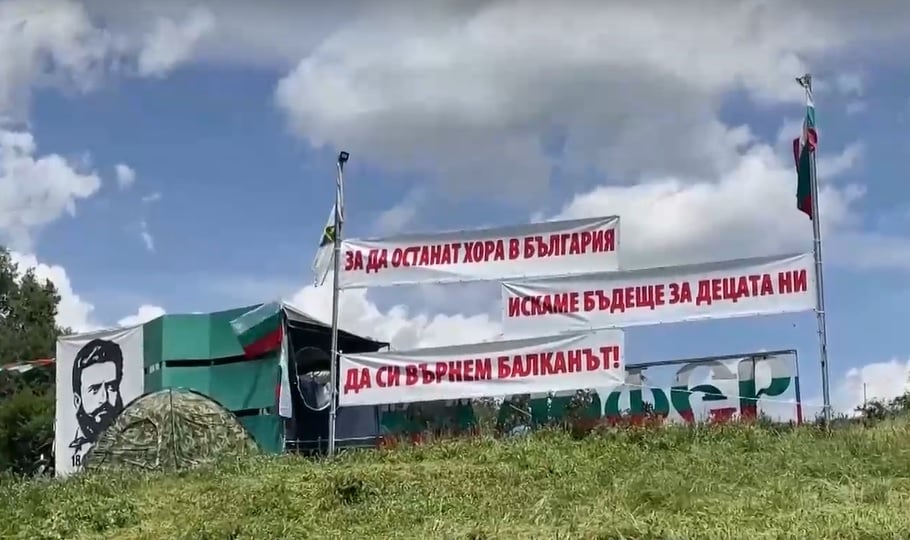 Животновъди от различни региони на България блокираха Подбалканския път София Бургас