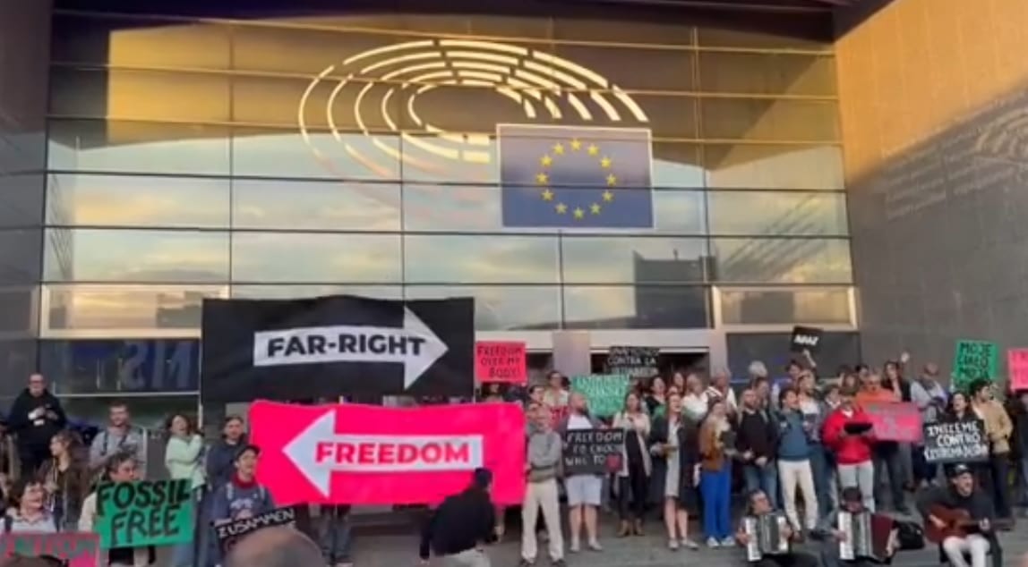 Протестиращи изпяха Bella Ciao пред ЕП призовавайки Европа да се