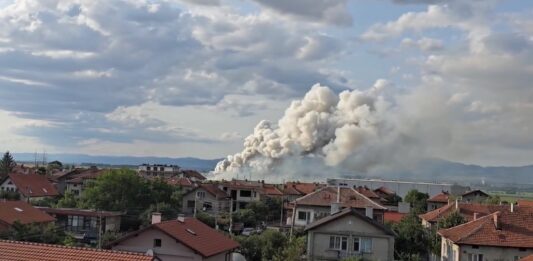 Пожар в склад за фойерверки