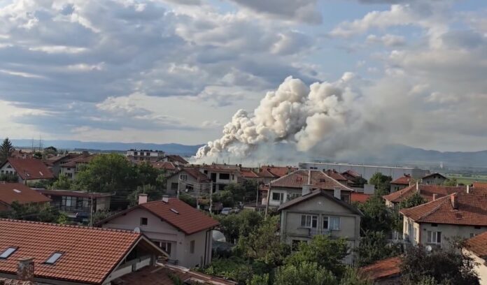 Пожар в склад за фойерверки