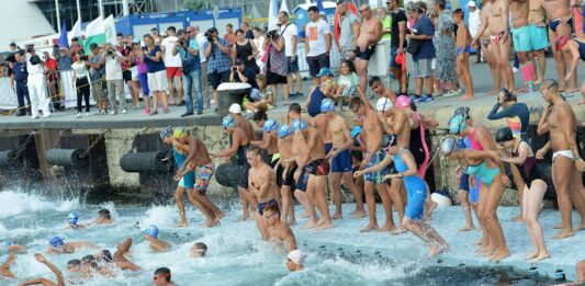 Плувен маратон на Морска гара в Бургас