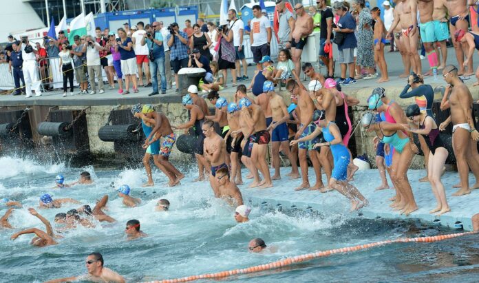 Плувен маратон на Морска гара в Бургас