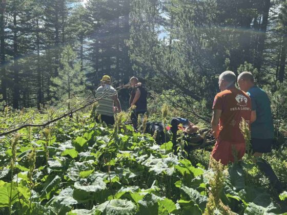 Планински спасители от Разлог помагат на пострадала туристка от Варна край Вапските езера в Рила