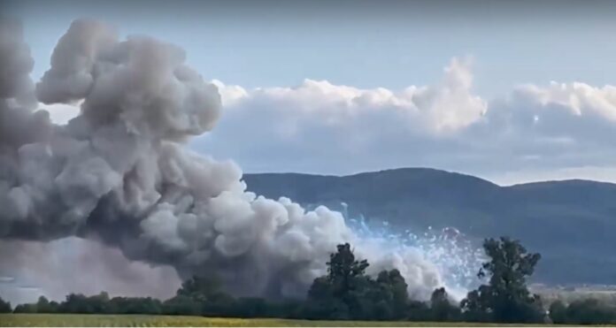 Пожар в склад за фойерверки