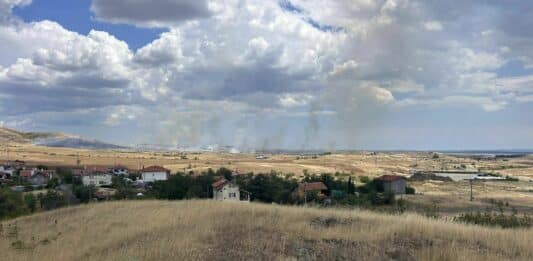 Пожар на тревиста местност край кв. "Банево" в Бургас