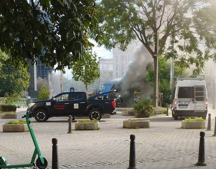 Голям пожар в подлеза на метростанция Сердика Това са потвърдили