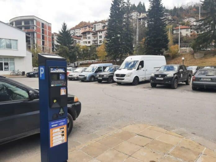 Автомобили на зона за платено паркиране в Смолян