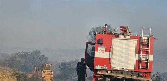 Пожар в планината Сакар между селата Коларово и Изворово