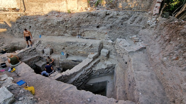 Археологически разкопки в Стария град на Пловдив