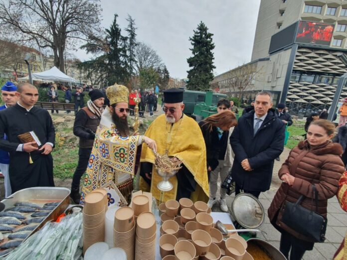 Освещаване на празничната трапеза в Бургас