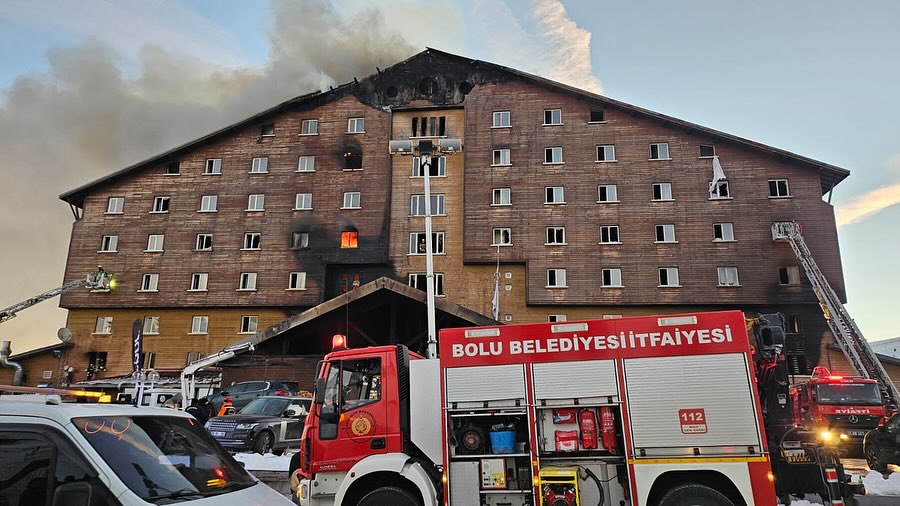 Пожарът който уби поне 76 души в Grand Kartal Hotel