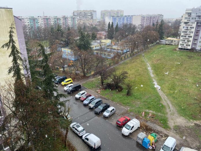 Сняг вали в Бургас