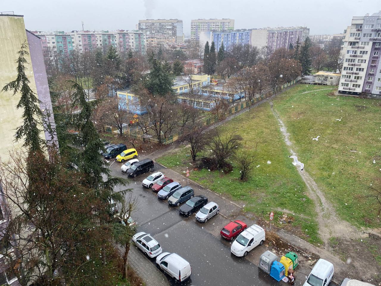 Дъжд премесен със сняг вали в Бургас и усилва Това