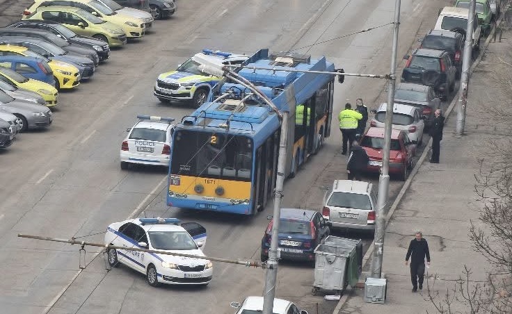 Трагедия на насред столична улица – тролейбус движещ се по