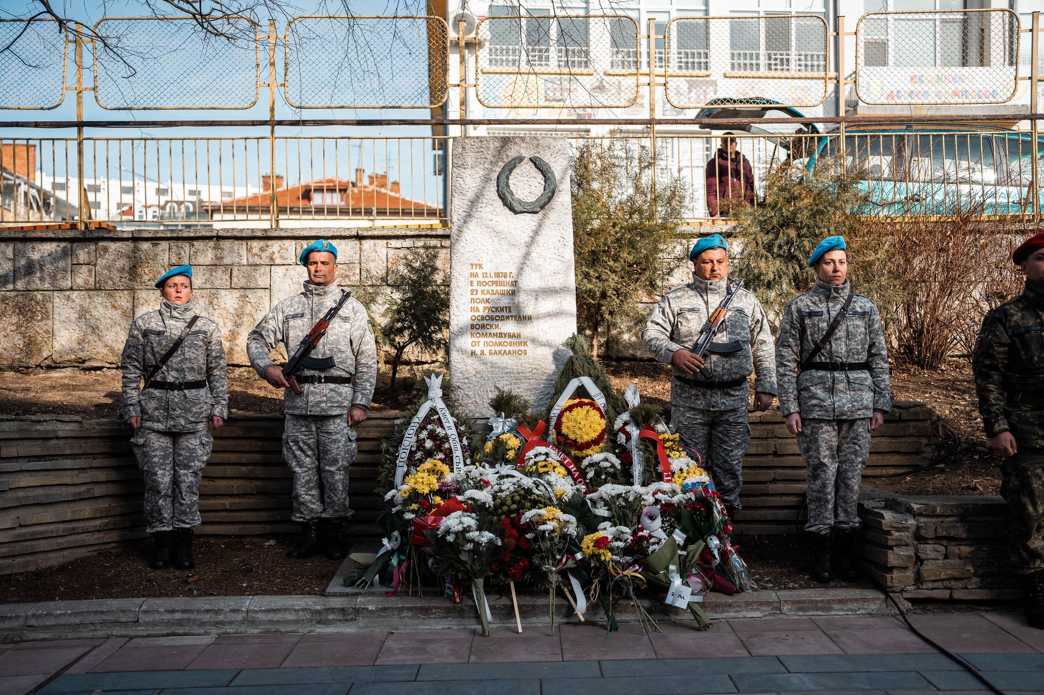 С тържествено поклонение благодарствен молебен и шествие в на 17